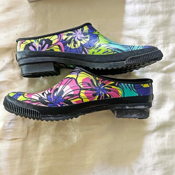 LOAFERS, WATERPROOF, RUBBER, LADIES 8, FLORAL PATTERN IN PINKS, YELLOWS, BLUES, - Picture 7 of 9